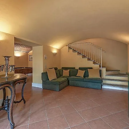 Villa San Siro Sleeps 8 Pool Air Con Wifi San Siro (Lombardy)