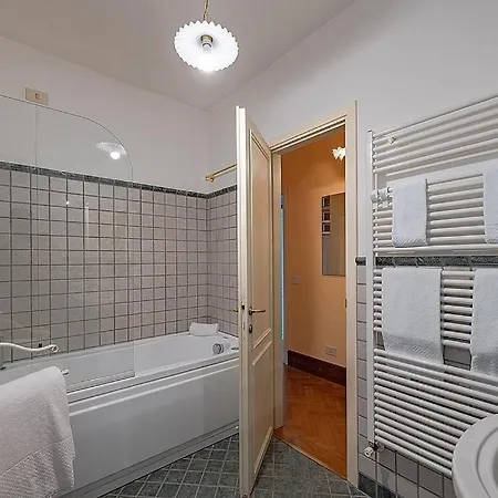 San Siro Sleeps 8 Pool Air Con Wifi *