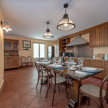 San Siro Sleeps 8 Pool Air Con Wifi * San Siro (Lombardy)